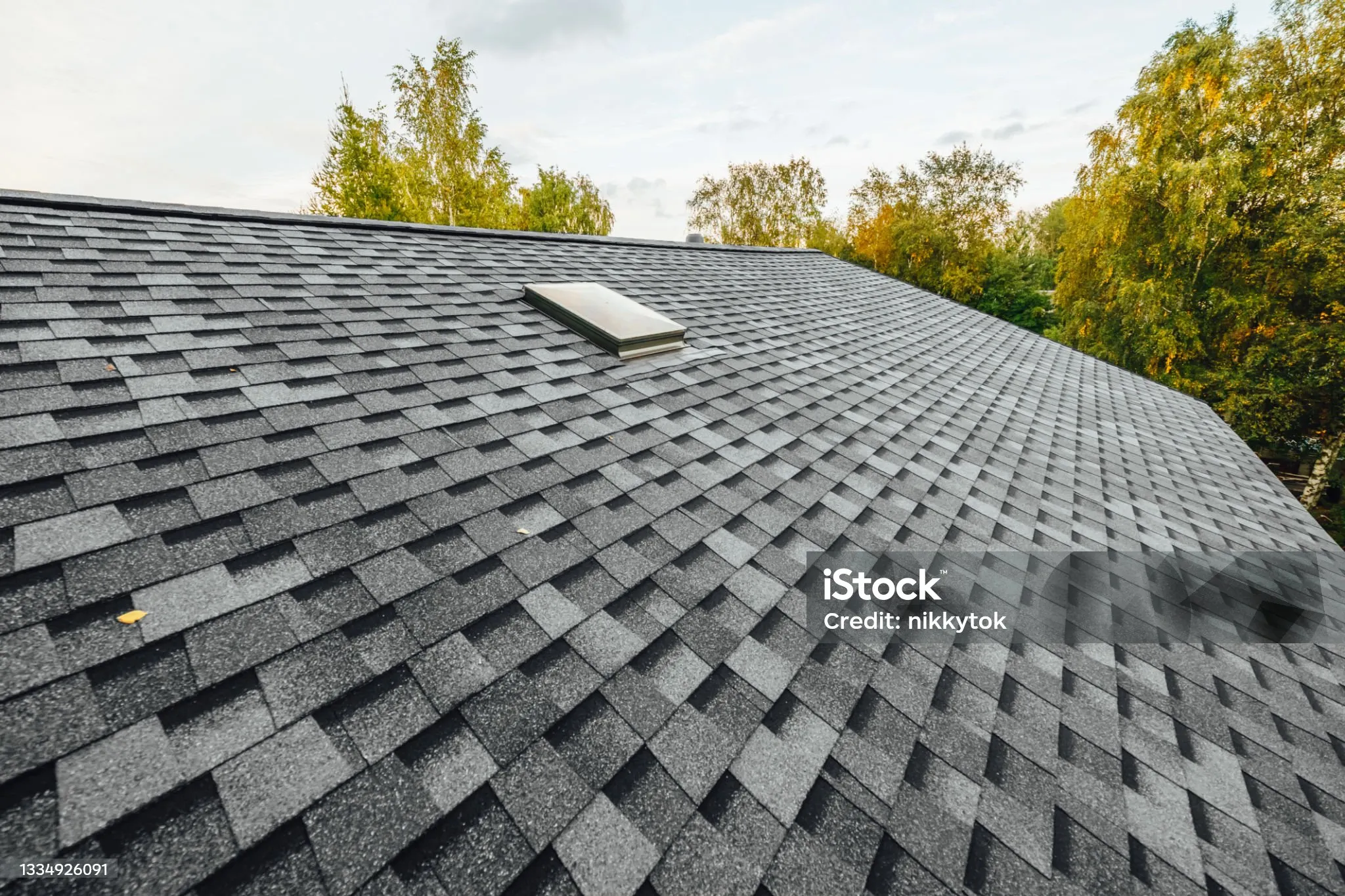 Roofing service in action